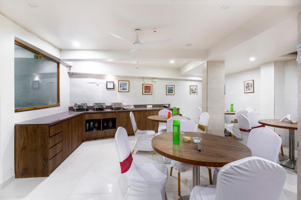 Hotel Ashish Ahmedabad Ngoại thất bức ảnh