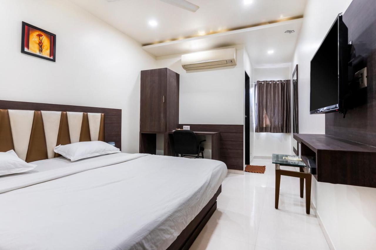 Hotel Ashish Ahmedabad Ngoại thất bức ảnh