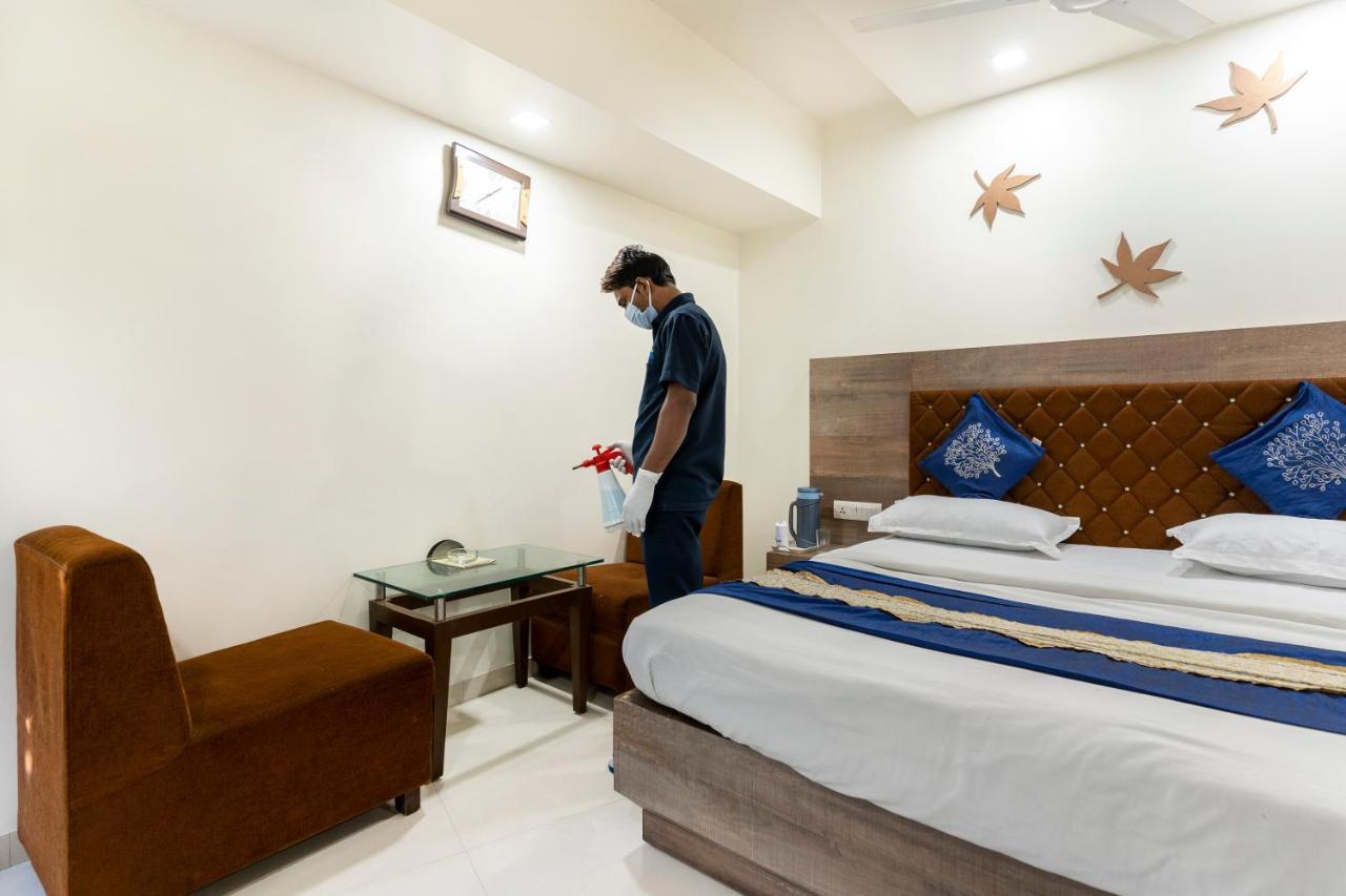 Hotel Ashish Ahmedabad Ngoại thất bức ảnh