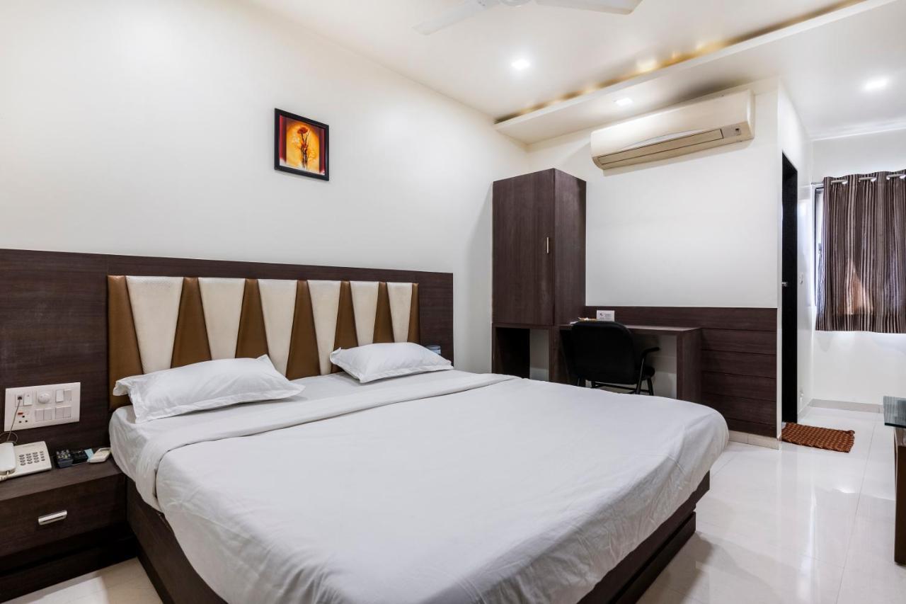 Hotel Ashish Ahmedabad Ngoại thất bức ảnh