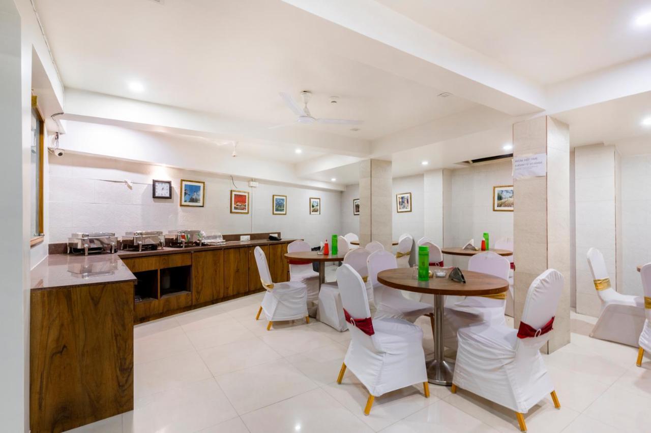Hotel Ashish Ahmedabad Ngoại thất bức ảnh