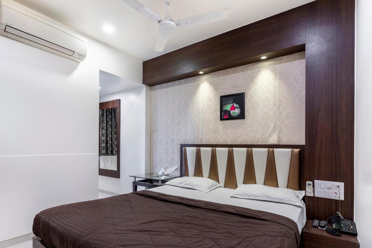 Hotel Ashish Ahmedabad Ngoại thất bức ảnh