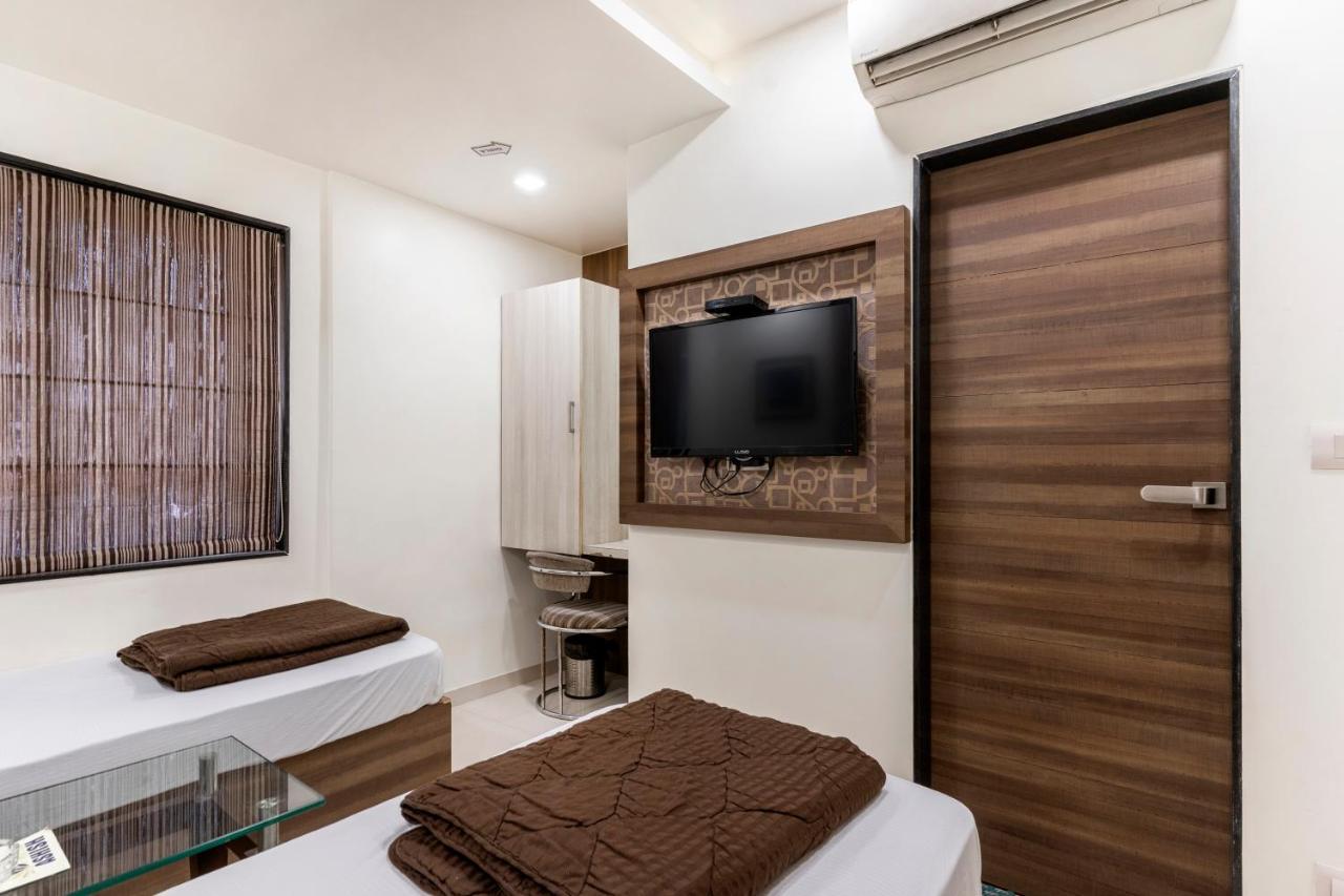 Hotel Ashish Ahmedabad Ngoại thất bức ảnh