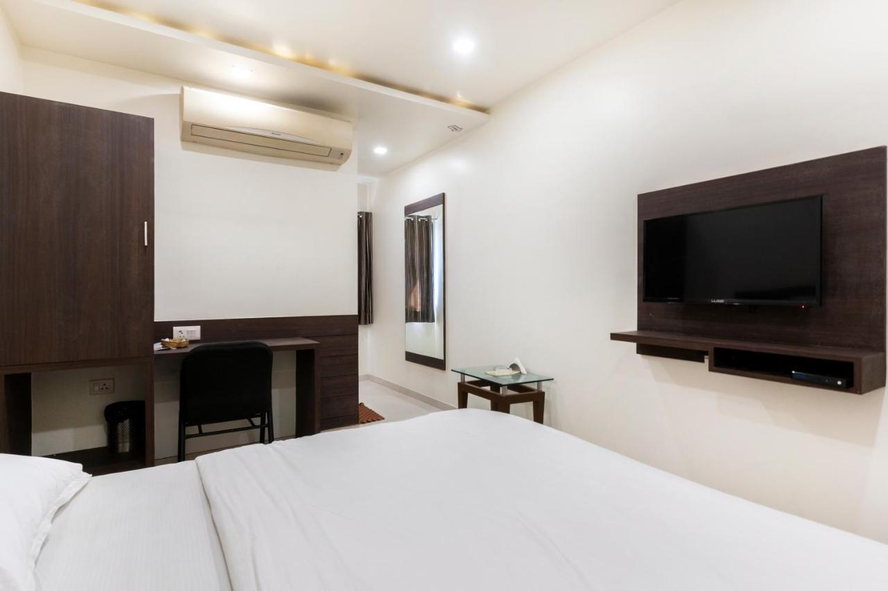 Hotel Ashish Ahmedabad Ngoại thất bức ảnh