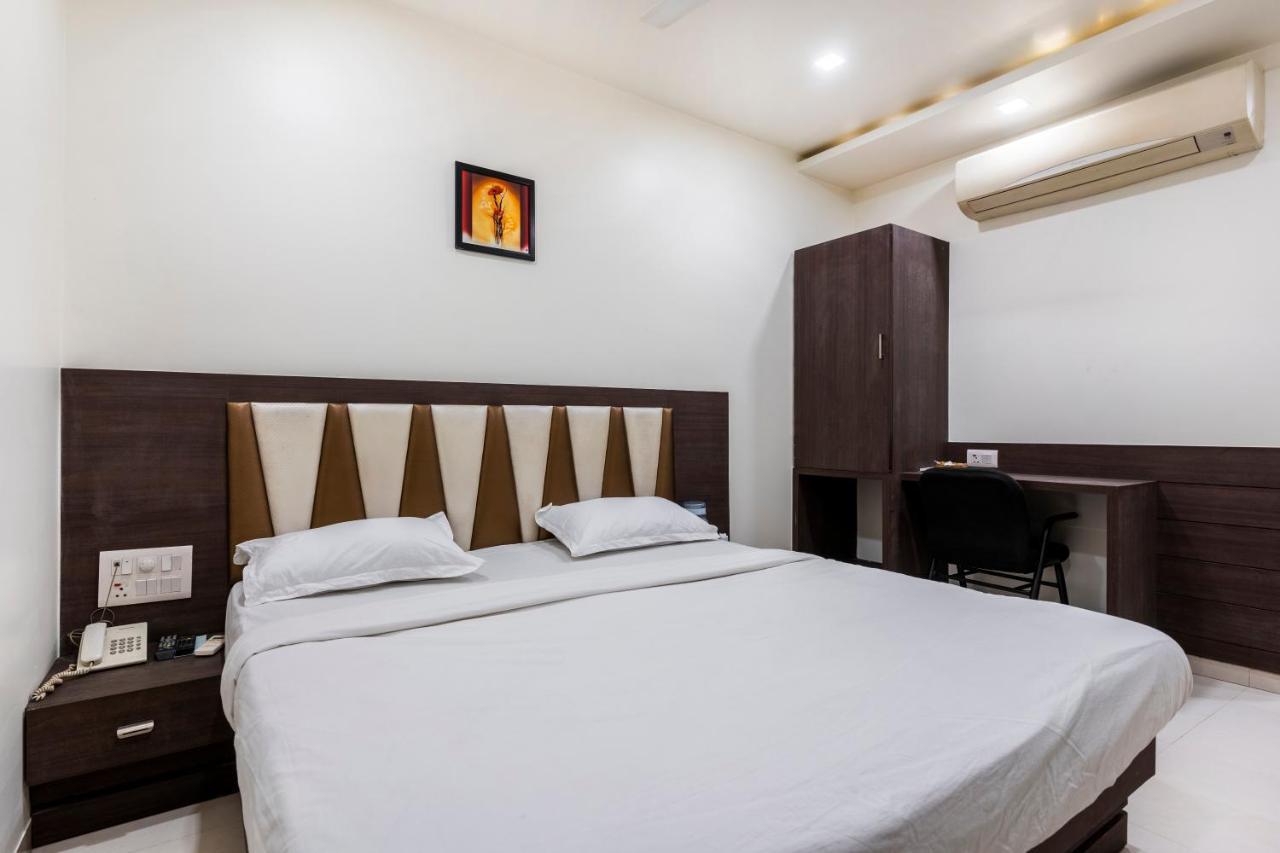 Hotel Ashish Ahmedabad Ngoại thất bức ảnh