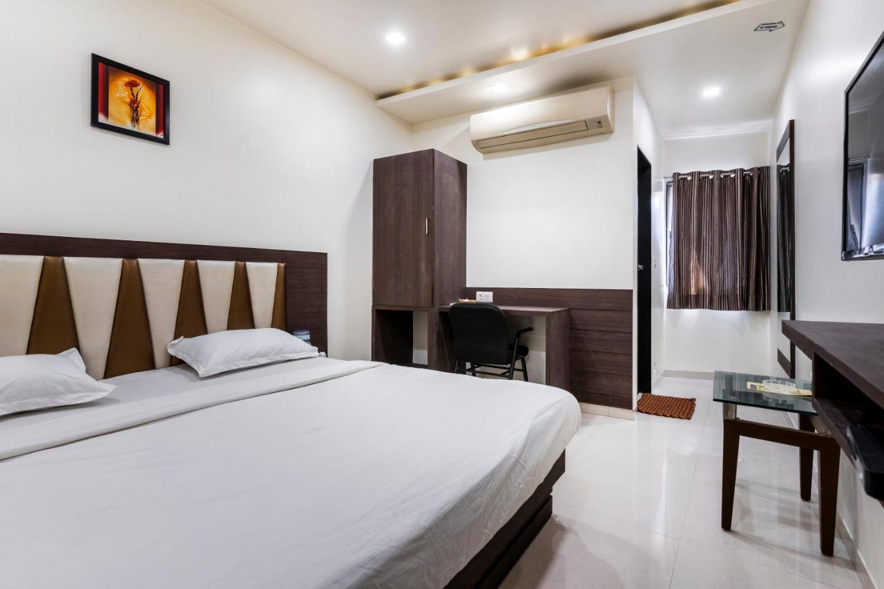 Hotel Ashish Ahmedabad Ngoại thất bức ảnh