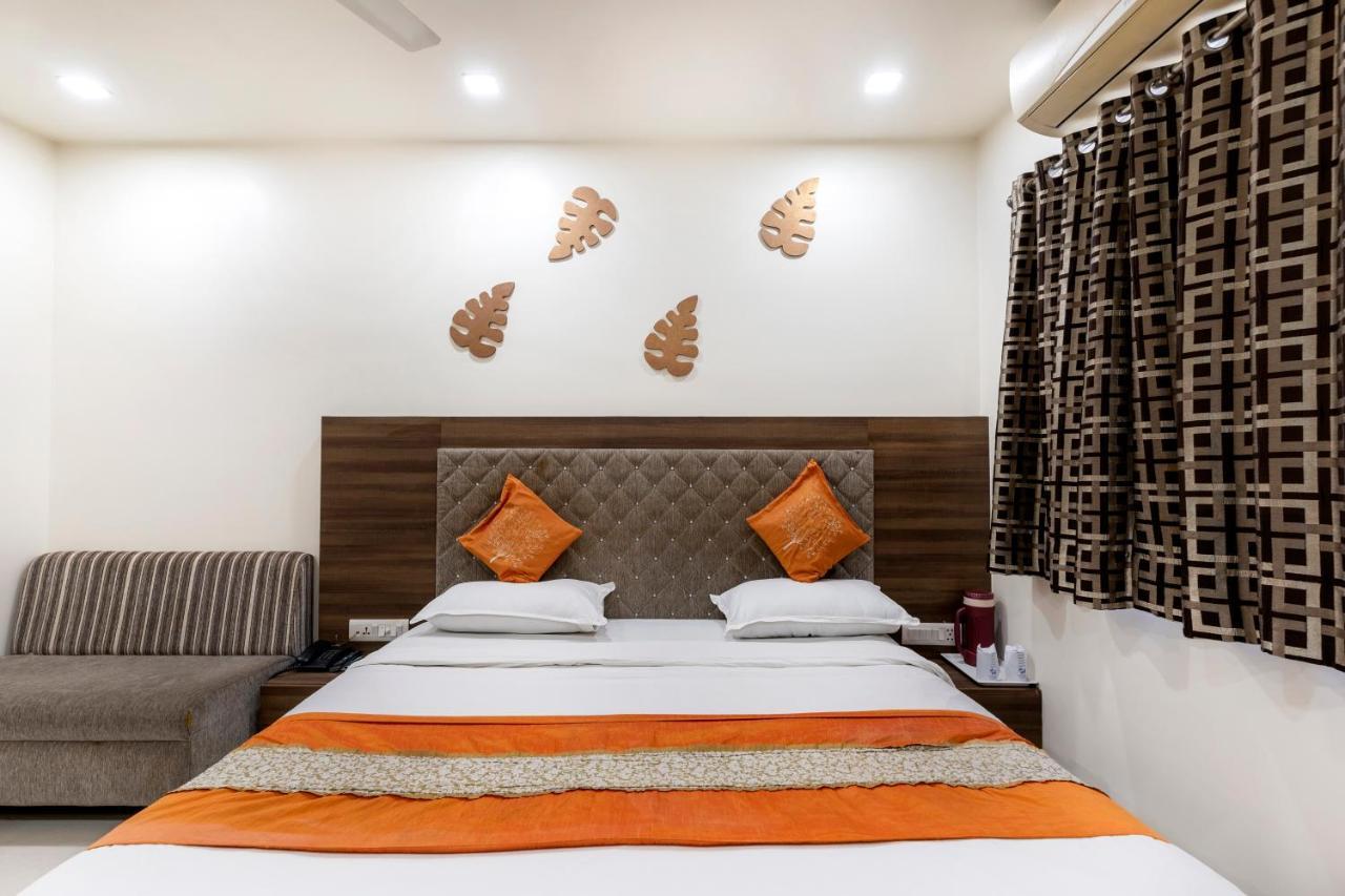Hotel Ashish Ahmedabad Ngoại thất bức ảnh