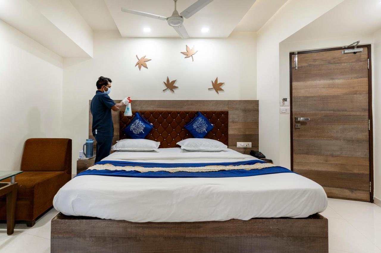 Hotel Ashish Ahmedabad Ngoại thất bức ảnh