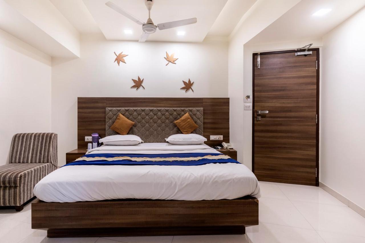 Hotel Ashish Ahmedabad Ngoại thất bức ảnh