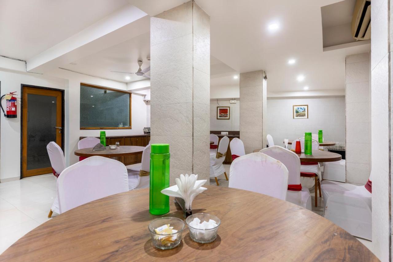 Hotel Ashish Ahmedabad Ngoại thất bức ảnh