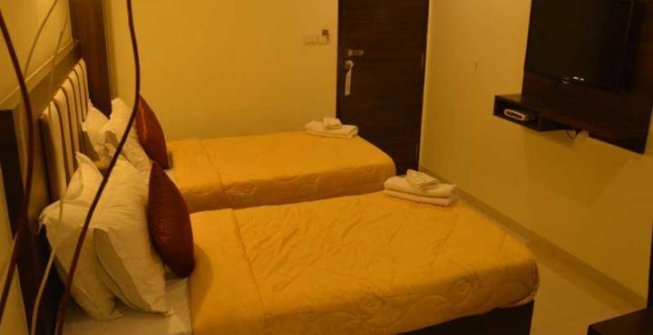 Hotel Ashish Ahmedabad Ngoại thất bức ảnh